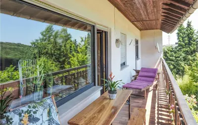 Ein Balkon oder eine Terrasse in der Unterkunft Cozy Apartment In Grenderich With Wifi
