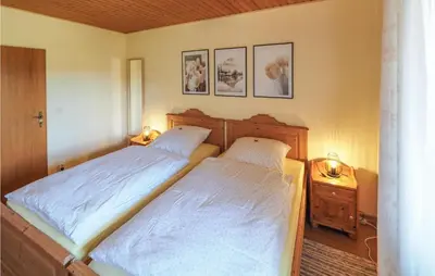 Ein Bett oder Betten in einem Zimmer der Unterkunft Cozy Apartment In Grenderich With Wifi