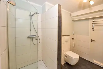Ein Badezimmer in der Unterkunft PanoramaSicht - Daun von oben
