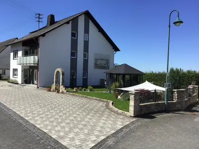 Das Gebäude in dem sich die Ferienwohnung befindet