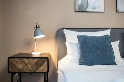 Ein Bett oder Betten in einem Zimmer der Unterkunft Zentrale Design Wohnung in Ufernähe - 105 qm - Parkplatz - Küche - Netflix