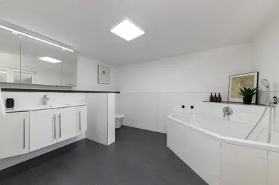 Grundriss der Unterkunft Zentrale Design Wohnung in Ufernähe - 105 qm - Parkplatz - Küche - Netflix