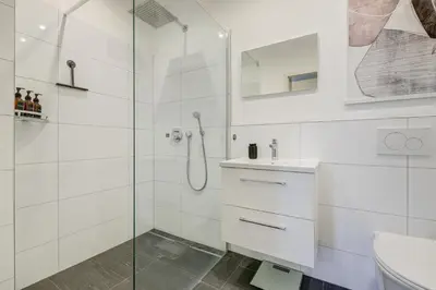 Ein Badezimmer in der Unterkunft Zentrale Design Wohnung in Ufernähe - 105 qm - Parkplatz - Küche - Netflix