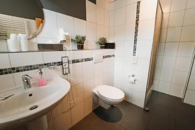 Ein Badezimmer in der Unterkunft Wein- und Gästehaus Schwaab&Sohn