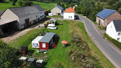 Das Gebäude in dem sich das Ferienhaus befindet