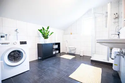 Grundriss der Unterkunft Design-Ferienwohnung in Kelberg am Nürburgring: Platz für 6, Küche, WiFi, Netflix