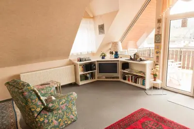 Ein Sitzbereich in der Unterkunft Ferienwohnung Burg Eltz