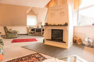 Ein Sitzbereich in der Unterkunft Ferienwohnung Burg Eltz