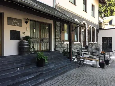 Das Gebäude in dem sich die Ferienwohnung befindet