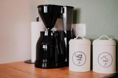 Kaffee-/Teezubehör in der Unterkunft Soonwald Loft I Garten I Kamin I riesige Wohnküche