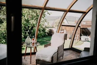 Ein Sitzbereich in der Unterkunft Ruhiges Soonwald Cottage