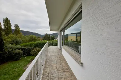 Ein allgemeiner Bergblick oder ein Berglick von der Ferienwohnung aus
