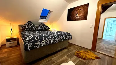 Ein Bett oder Betten in einem Zimmer der Unterkunft Moderne Zentrale FeWo City Retreat