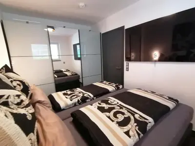 Ein Bett oder Betten in einem Zimmer der Unterkunft FeWo Excellence Juwel