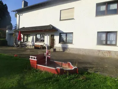 Ein Garten an der Unterkunft Ferienwohnung Hochwald
