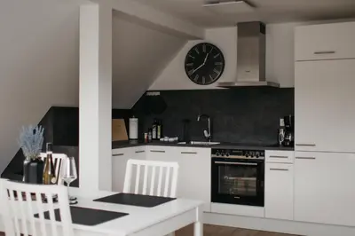 Küche/Küchenzeile in der Unterkunft ZoHe Alpha Apartment mit Moselblick