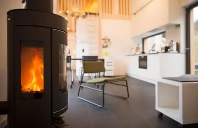 Küche/Küchenzeile in der Unterkunft Modernes, ökologisches Design Ferienhaus in der Eifel Vulkaneifel I 2 Schlafzimmer, Sauna, Yoga & Kaminofen, schnelles WLAN & Arbeitsplatz