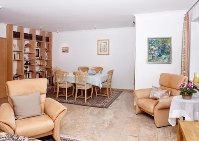 Ein Sitzbereich in der Unterkunft Ferienwohnung Stölben