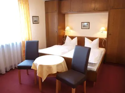 Ein Sitzbereich in der Unterkunft Hotel Gasthof Schuster und Gästehaus