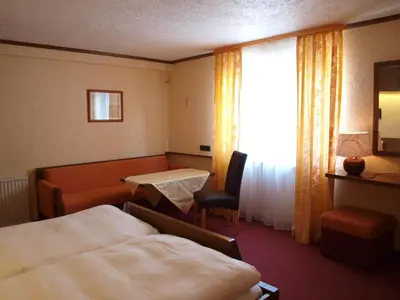 Ein Bett oder Betten in einem Zimmer der Unterkunft Hotel Gasthof Schuster und Gästehaus