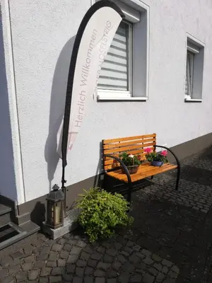 Ein Garten an der Unterkunft Ferienwohnungen Am Bruttiger Moselsteig