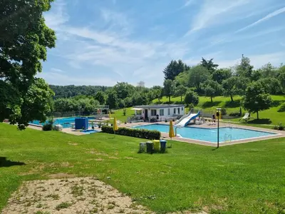 Der Swimmingpool an oder in der Nähe von Manderscheid Ferienwohnung mit Weitblick