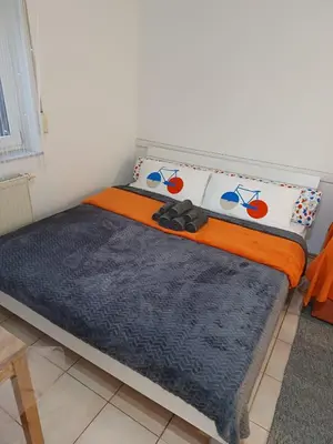 Ein Bett oder Betten in einem Zimmer der Unterkunft Ferienwohnung Neli am Rhein