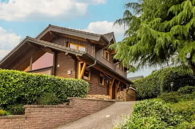 Das Gebäude in dem sich das Chalet befindet