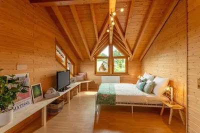 Ein Bett oder Betten in einem Zimmer der Unterkunft Panoramic Chalet Hot Tub, BBQ, view, terrace