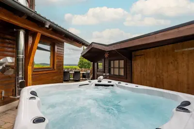 Grundriss der Unterkunft Panoramic Chalet Hot Tub, BBQ, view, terrace