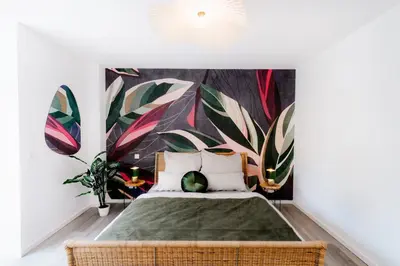 Ein Bett oder Betten in einem Zimmer der Unterkunft Grüne Wohnoase - stilvoll - Balkonidylle - Zentrum