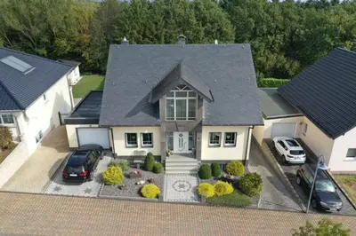 Das Gebäude in dem sich die Ferienwohnung befindet