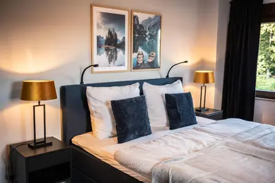 Ein Bett oder Betten in einem Zimmer der Unterkunft Eifellodge - am roten Sandberg