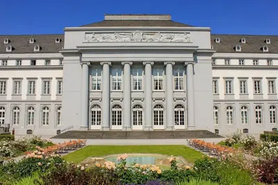 Ein Garten an der Unterkunft RheinMosel Glück 4