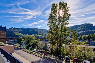 Ein allgemeiner Bergblick oder ein Berglick von der Ferienwohnung aus