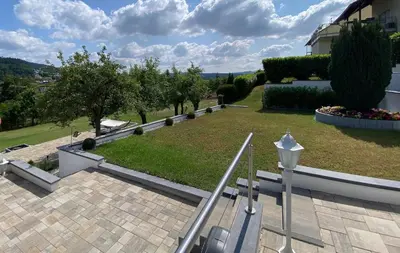 Ein allgemeiner Bergblick oder ein Berglick von der Ferienwohnung aus