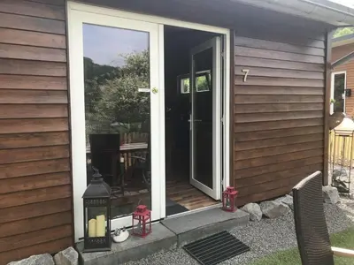 Das Gebäude in dem sich das Ferienhaus befindet