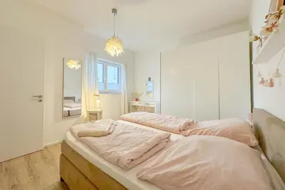 Ein Bett oder Betten in einem Zimmer der Unterkunft Modernes Trierer CityLoft mit großem Balkon