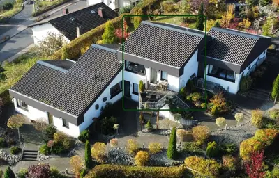 Das Gebäude in dem sich das Ferienhaus befindet