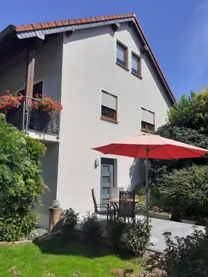Das Gebäude in dem sich die Ferienwohnung befindet
