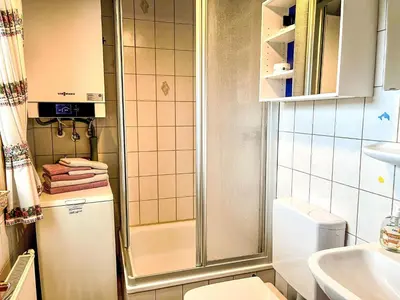 Ein Badezimmer in der Unterkunft Holiday Home Schöne Aussicht by Interhome