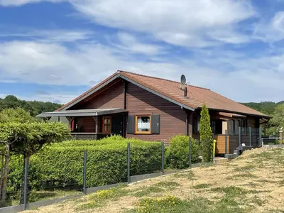 Das Gebäude in dem sich das Ferienhaus befindet