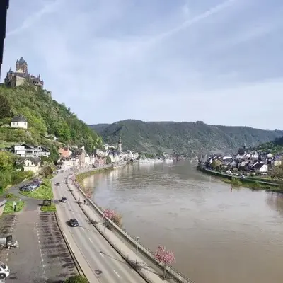 Panorama Oase Ferienwohnung mit Blick auf Mosel und Reichsburg