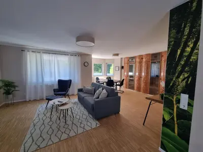 Ein Sitzbereich in der Unterkunft Ferienwohnung am Radweg