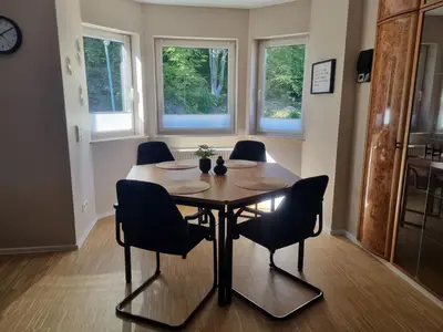 Ein Sitzbereich in der Unterkunft Ferienwohnung am Radweg