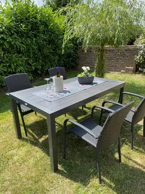 Ein Garten an der Unterkunft Ferienwohnung Klatschmohn