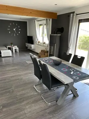 Ein Sitzbereich in der Unterkunft Ferienwohnung Klatschmohn