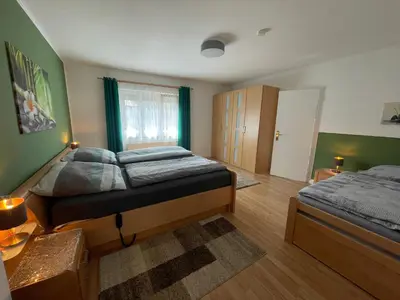 Ein Bett oder Betten in einem Zimmer der Unterkunft FeWo Zum Laacher See