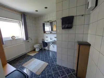 Ein Badezimmer in der Unterkunft FeWo Zum Laacher See