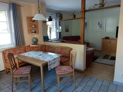Ein Sitzbereich in der Unterkunft FeWo Zum Laacher See